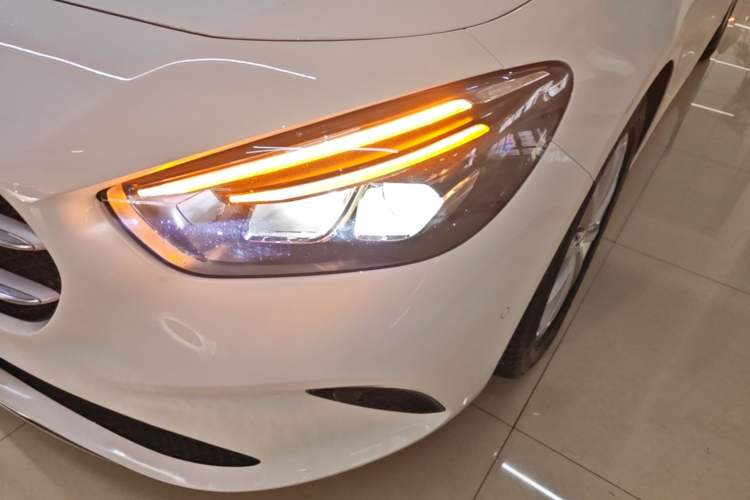 Used Mercedes-Benz B-Class 2021 B 200 Fashion Model Left Front Headlight