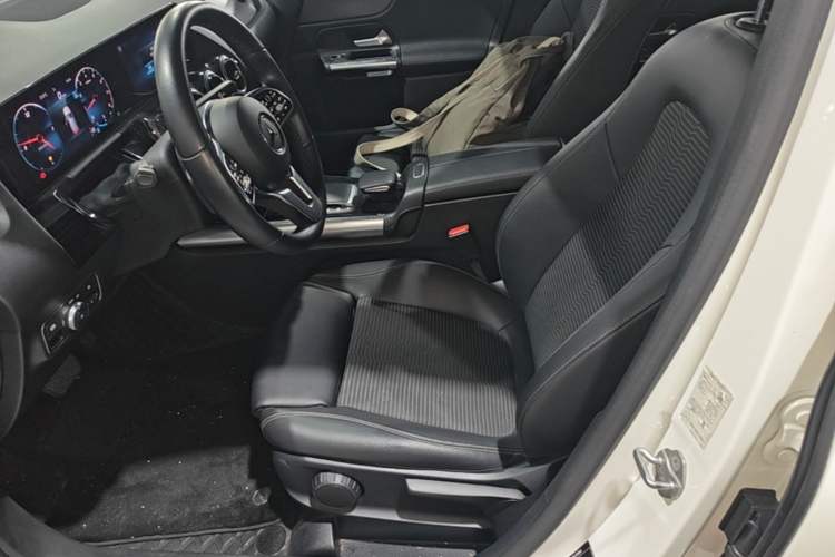 Used Mercedes-Benz B-Class 2021 B 180 Fashion Model Left Front Seat