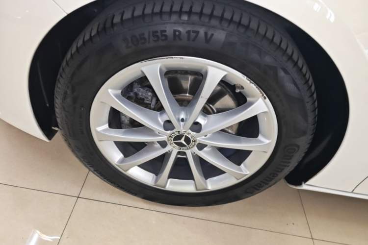 Used Mercedes-Benz B-Class 2021 B 200 Fashion Model Left Front Wheel Hub