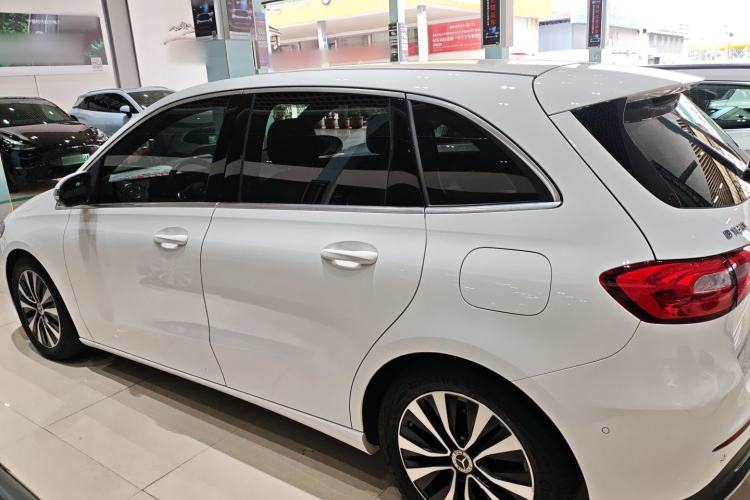 Used Mercedes-Benz B-Class 2021 B 180 Fashion Model Left Side