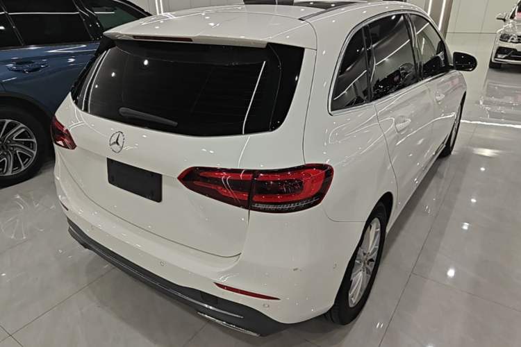 Used Mercedes-Benz B-Class 2021 B 200 Fashion Model Rear Right 45 Deg