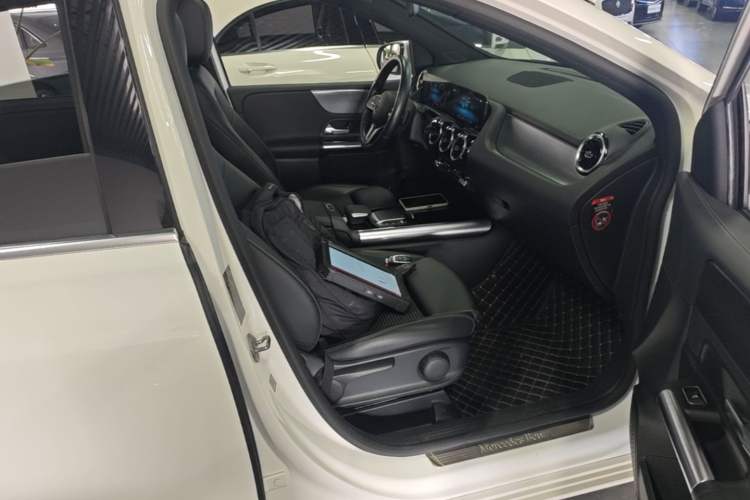 Used Mercedes-Benz B-Class 2021 B 200 Sport Edition Right Front Seat