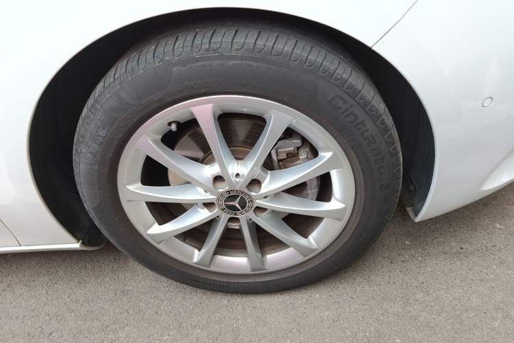 Used Mercedes-Benz B-Class 2021 B 200 Fashion Model Right Front Wheel Hub