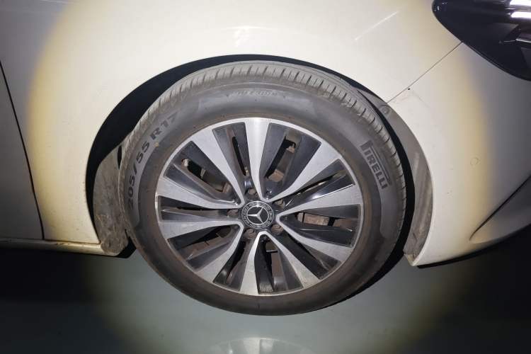 Used Mercedes-Benz B-Class 2021 B 200 Sport Edition Right Front Wheel Hub