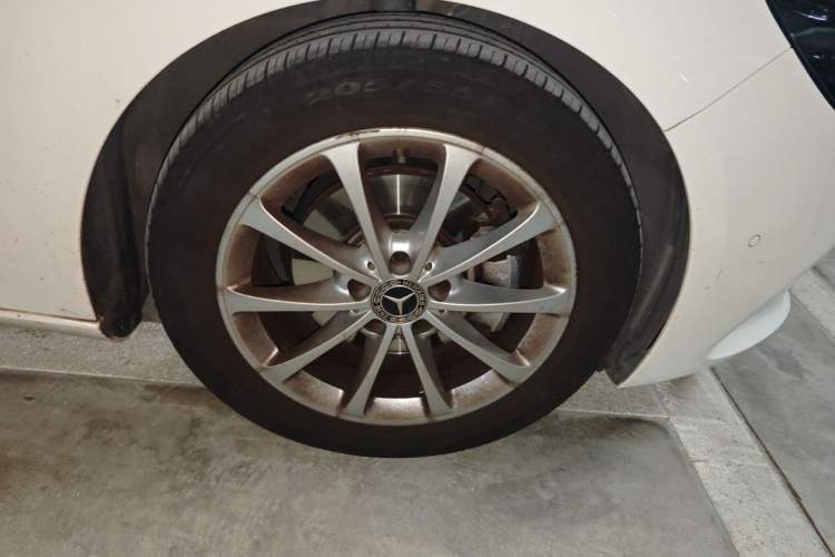 Used Mercedes-Benz B-Class 2021 B 200 Fashion Model Right Front Wheel Hub