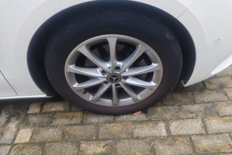 Used Mercedes-Benz B-Class 2021 B 200 Fashion Model Right Front Wheel Hub