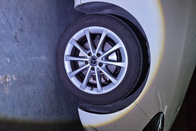 Used Mercedes-Benz B-Class 2021 B 200 Sport Edition Right Front Wheel Hub