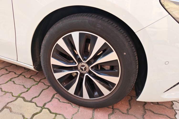Used Mercedes-Benz B-Class 2021 B 200 Sport Edition Right Front Wheel Hub