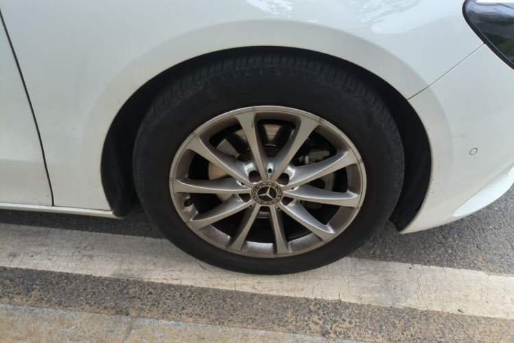Used Mercedes-Benz B-Class 2021 B 200 Fashion Model Right Front Wheel Hub