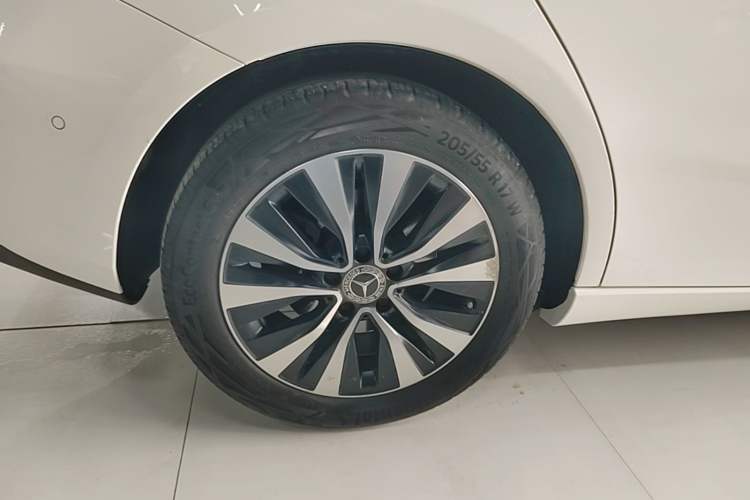 Used Mercedes-Benz B-Class 2021 B 200 Sport Edition Right Rear Wheel Hub
