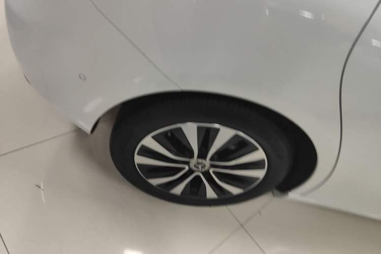 Used Mercedes-Benz B-Class 2021 B 200 Sport Edition Right Rear Wheel Hub