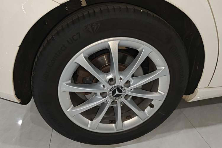 Used Mercedes-Benz B-Class 2021 B 200 Fashion Model Right Rear Wheel Hub
