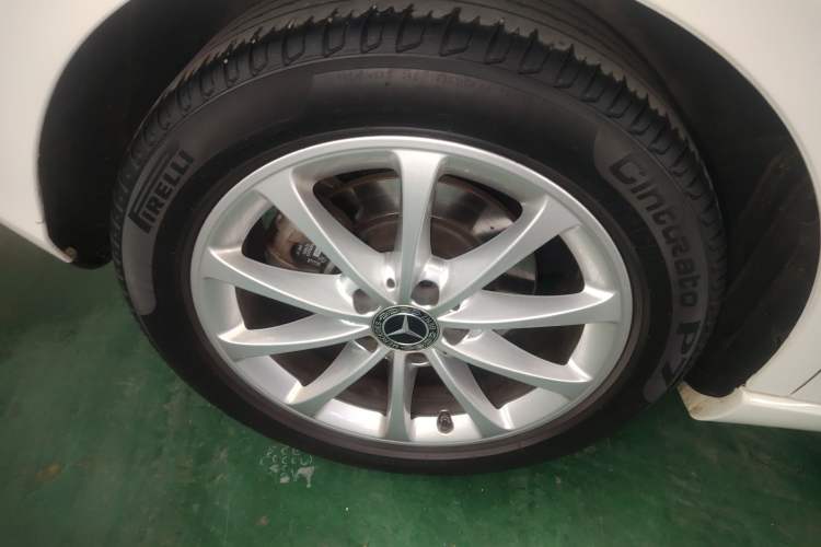 Used Mercedes-Benz B-Class 2021 B 200 Fashion Model Right Rear Wheel Hub