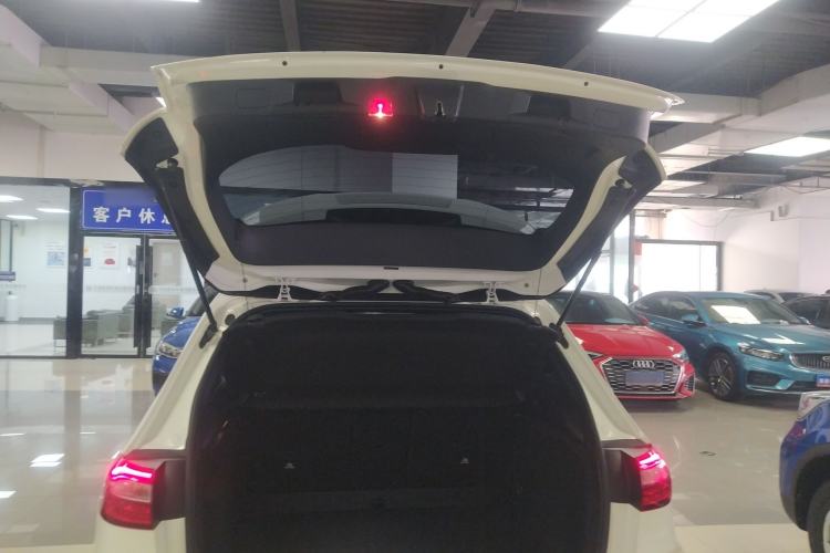 Used Mercedes-Benz B-Class 2021 B 180 Fashion Model Trunk