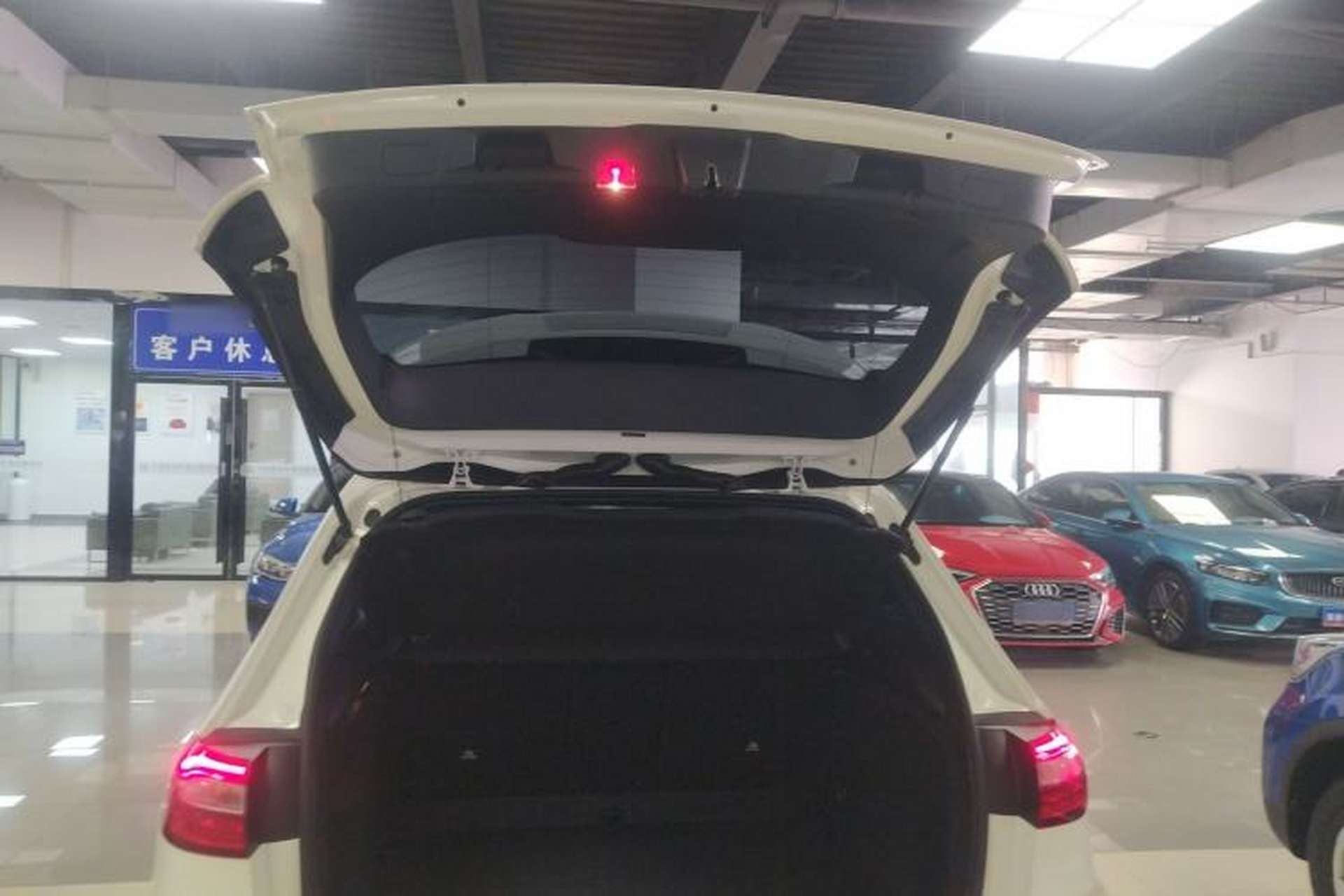 Used Mercedes-Benz B-Class 2021 B 180 Fashion Model Trunk