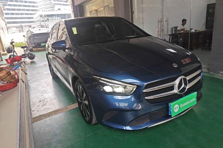 Used Mercedes-Benz B-Class 2022 B 200 Sport Edition Front Right 45 Deg