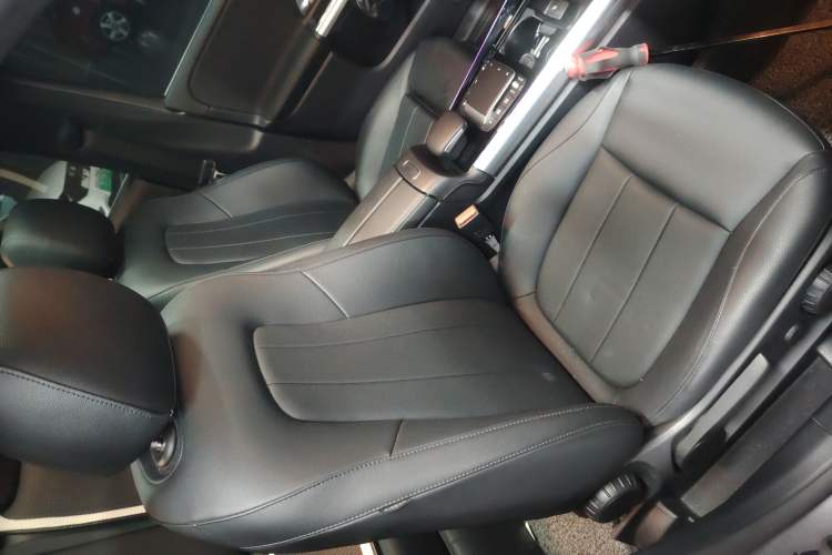 Used Mercedes-Benz B-Class 2022 Updated B 200 Fashion Edition Right Front Seat