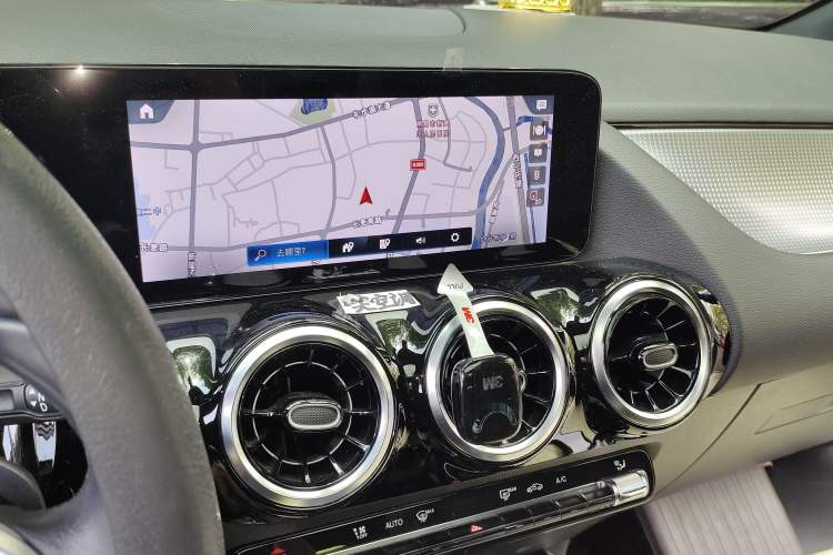 Used Mercedes-Benz B-Class 2022 Updated B 200 Fashion Edition Audio And AC Panel