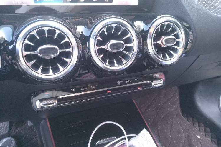 Used Mercedes-Benz B-Class 2022 Updated B 200 Fashion Edition Audio And AC Panel