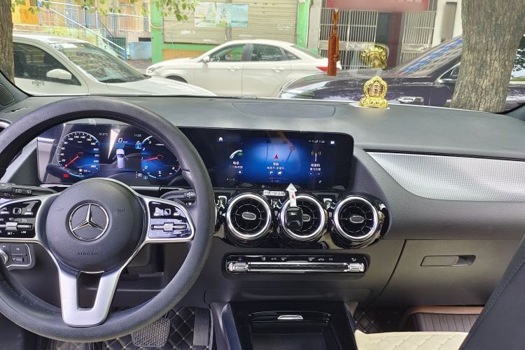 Used Mercedes-Benz B-Class 2022 Updated B 200 Fashion Edition Center Console