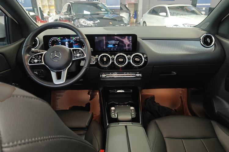 Used Mercedes-Benz B-Class 2022 Updated B 200 Fashion Edition Center Console