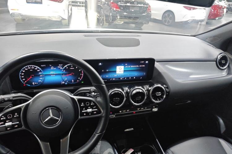 Used Mercedes-Benz B-Class 2022 Second Facelift B 200 Fashion Edition Center Console