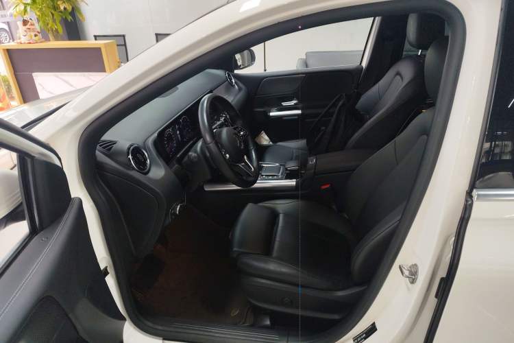 Used Mercedes-Benz B-Class 2022 Updated B 200 Fashion Edition Driver Seat