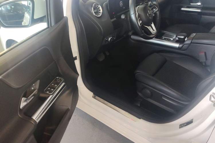 Used Mercedes-Benz B-Class 2022 Second Facelift B 200 Dynamic Edition Driver Seat