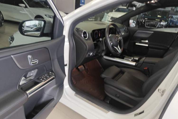 Used Mercedes-Benz B-Class 2022 Updated B 200 Fashion Edition Driver Seat