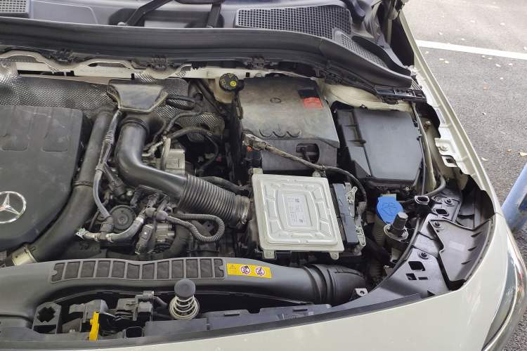 Used Mercedes-Benz B-Class 2022 Updated B 200 Fashion Edition Engine Bay Left