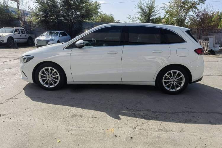 Used Mercedes-Benz B-Class 2022 Updated B 200 Fashion Edition Exterior 3