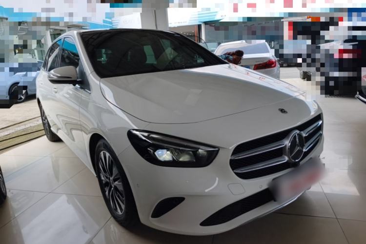 Used Mercedes-Benz B-Class 2022 Second Facelift B 200 Dynamic Edition Front Right 45 Deg