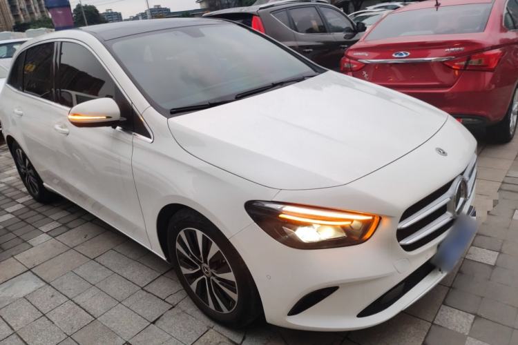 Used Mercedes-Benz B-Class 2022 Second Facelift B 200 Dynamic Edition Front Right 45 Deg