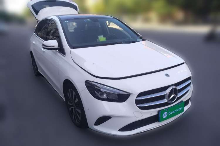 Used Mercedes-Benz B-Class 2022 Updated B 200 Fashion Edition Front Right 45 Deg
