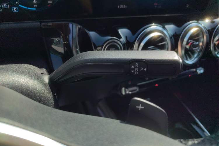 Used Mercedes-Benz B-Class 2022 Updated B 200 Fashion Edition Gear Lever