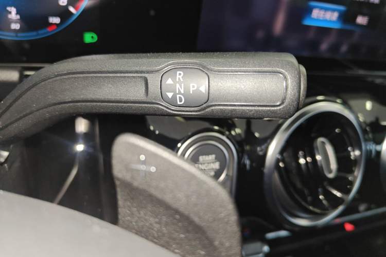 Used Mercedes-Benz B-Class 2022 Updated B 200 Fashion Edition Gear Lever