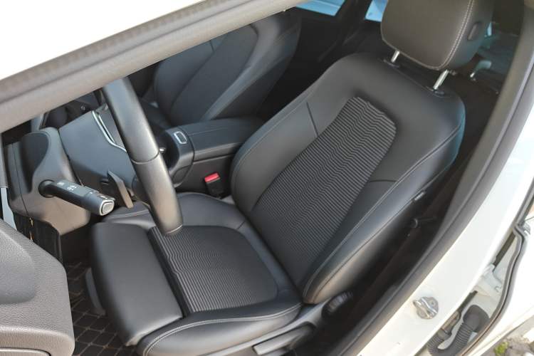 Used Mercedes-Benz B-Class 2022 B 180 Fashion Model Left Front Seat