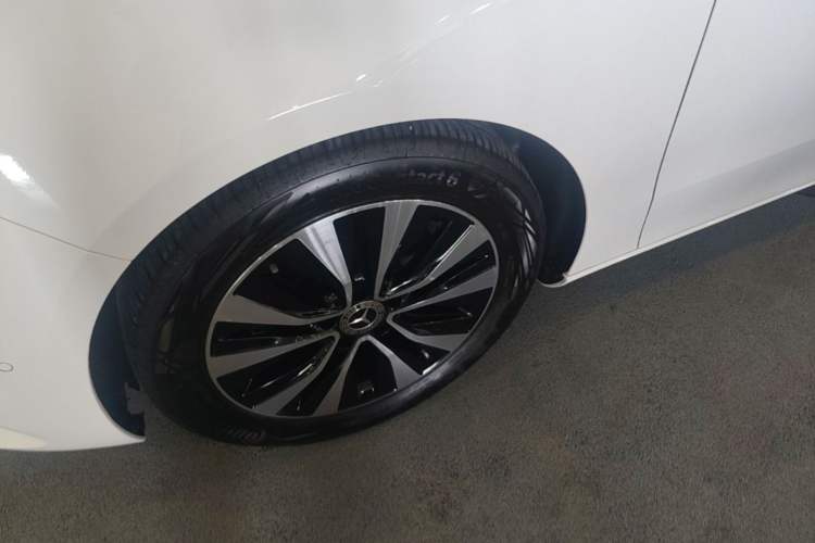 Used Mercedes-Benz B-Class 2022 Second Facelift B 200 Dynamic Edition Left Front Wheel Hub