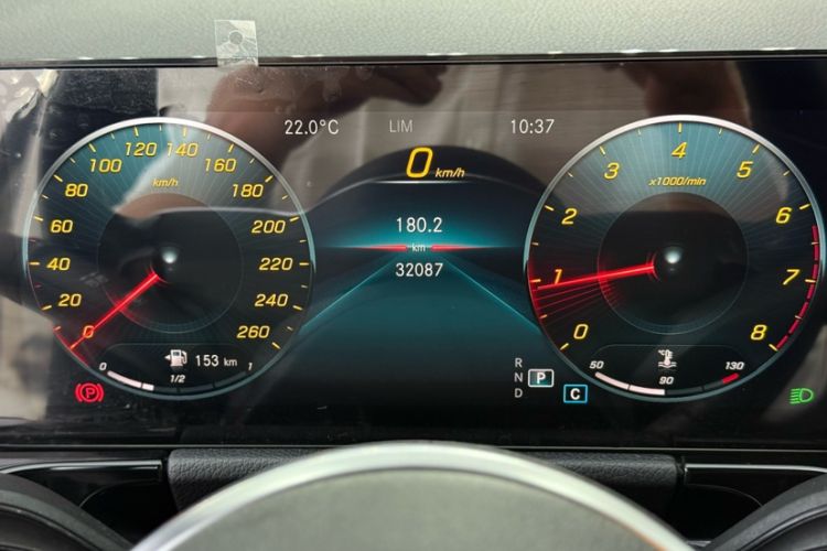 Used Mercedes-Benz B-Class 2022 B 180 Fashion Model Odometer Close Up