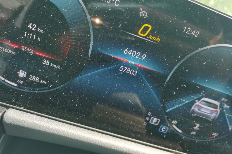 Used Mercedes-Benz B-Class 2022 Updated B 200 Fashion Edition Odometer Close Up