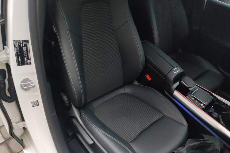 Used Mercedes-Benz B-Class 2022 Second Facelift B 200 Dynamic Edition Right Front Seat