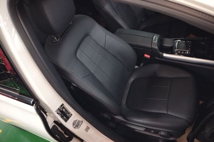 Used Mercedes-Benz B-Class 2022 Updated B 200 Fashion Edition Right Front Seat