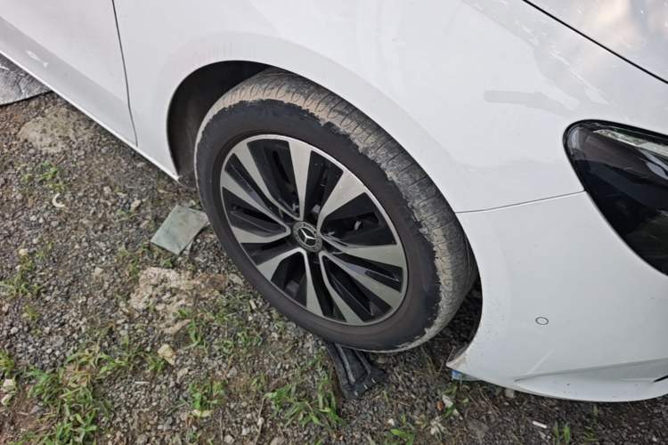 Used Mercedes-Benz B-Class 2022 Revised B 200 Dynamic Edition Right Front Wheel Hub