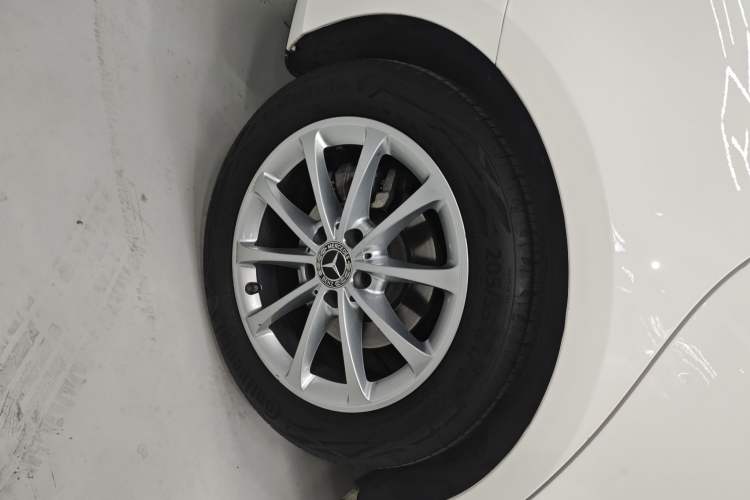 Used Mercedes-Benz B-Class 2022 Updated B 200 Fashion Edition Right Rear Wheel Hub