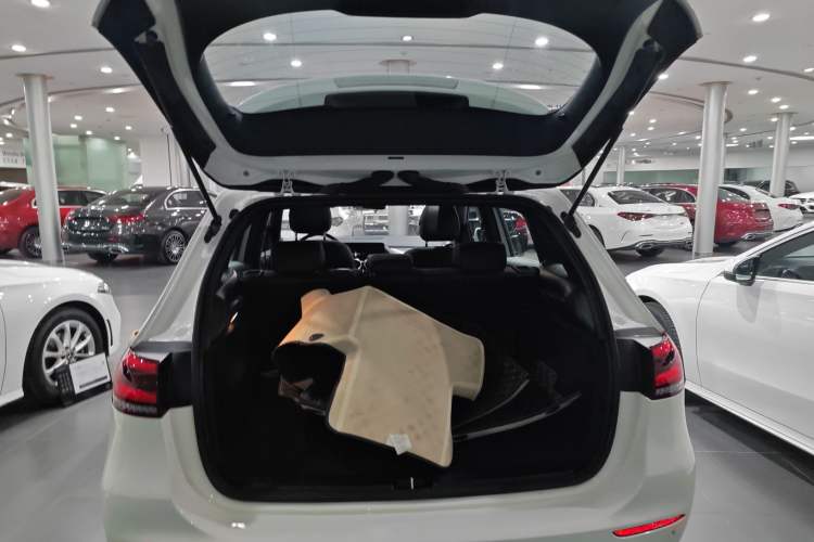 Used Mercedes-Benz B-Class 2022 Second Facelift B 200 Fashion Edition Trunk