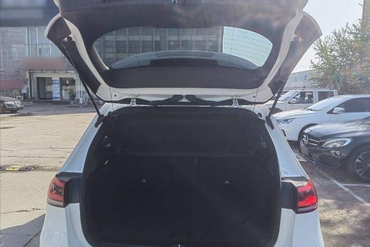 Used Mercedes-Benz B-Class 2022 Updated B 200 Fashion Edition Trunk