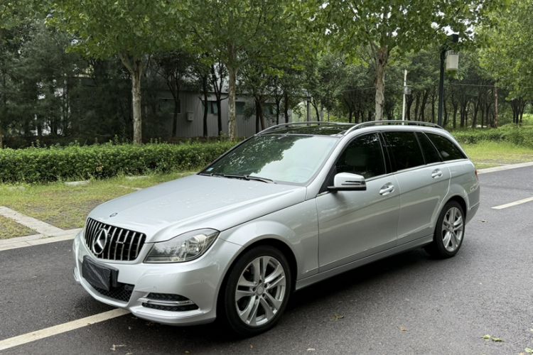 Used Mercedes-Benz C-Class 2011 C 200 Fashion Travel Edition Exterior 2