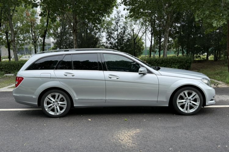 Used Mercedes-Benz C-Class 2011 C 200 Fashion Travel Edition Exterior 6