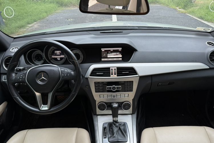 Used Mercedes-Benz C-Class 2011 C 200 Fashion Travel Edition Interior 1