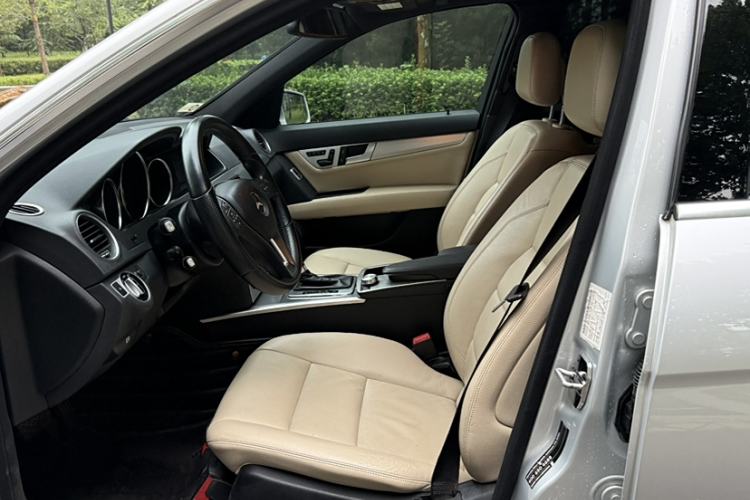 Used Mercedes-Benz C-Class 2011 C 200 Fashion Travel Edition Interior 4